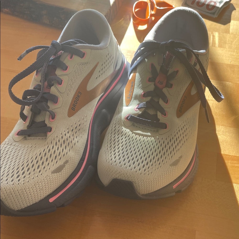 Brooks Ghost 15 7.5 Women's Athletic Shoes - Cream, Pink, and Orange